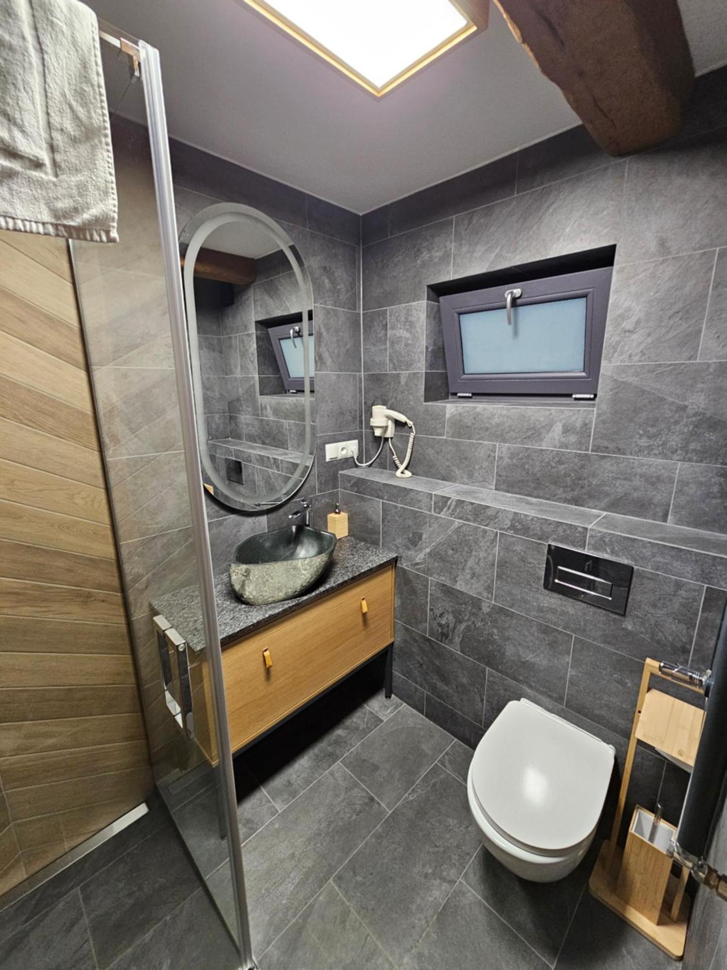 Richmount Apartmán *